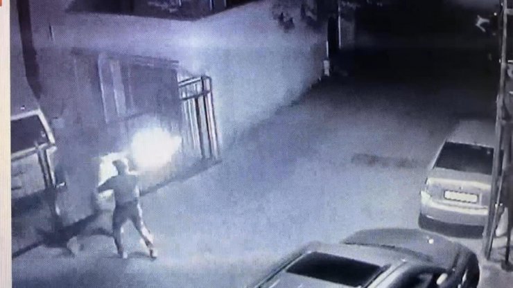 Eski milletvekilinin aracına molotofkokteylli saldırI