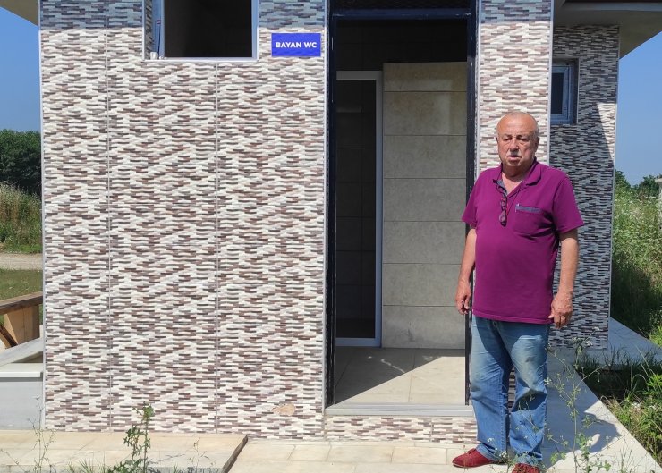 Şehidin mezarının başındaki bayrak direğini çaldılar