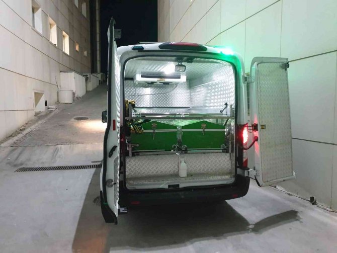 Sahilde mülteci cesedi bulundu