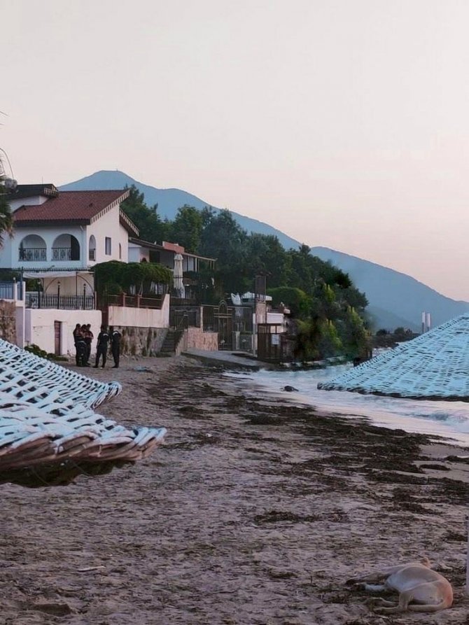 Sahilde mülteci cesedi bulundu