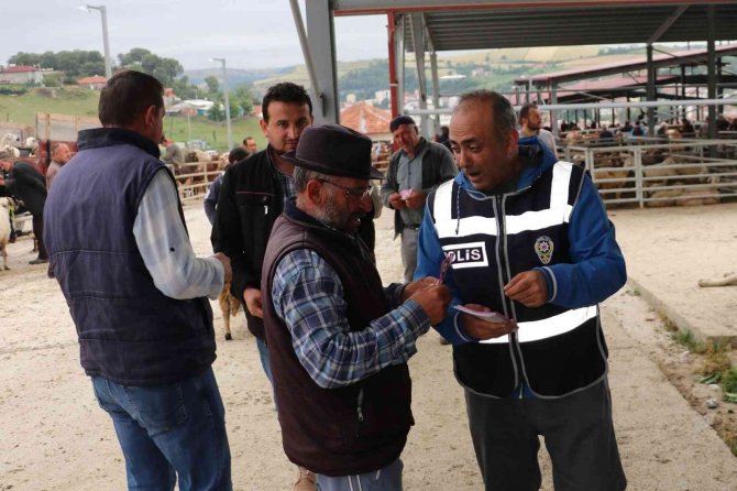 Polisten kurban pazarlarında sahte para uyarısı