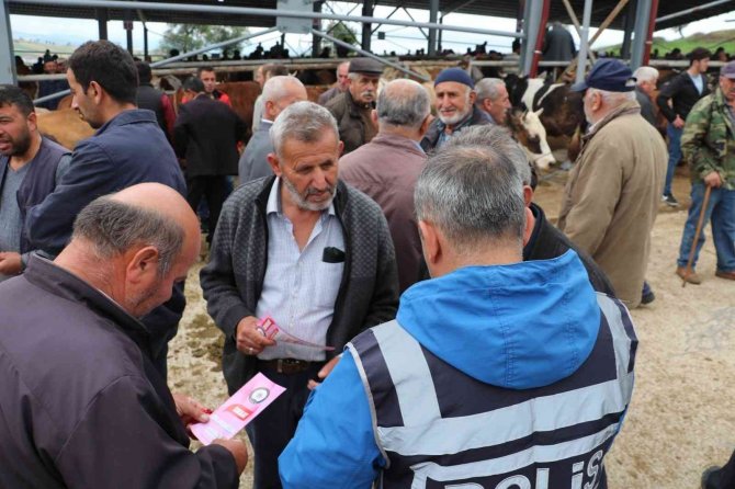 Polisten kurban pazarlarında sahte para uyarısı