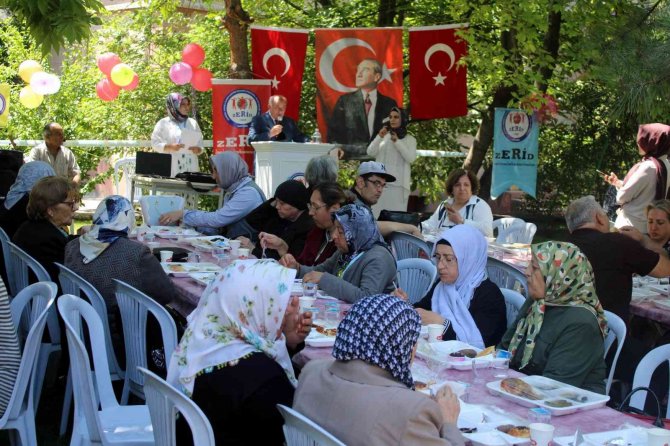 Zihinsel engelli vatandaşlar geleneksel bahar şenliklerinde bir araya geldi