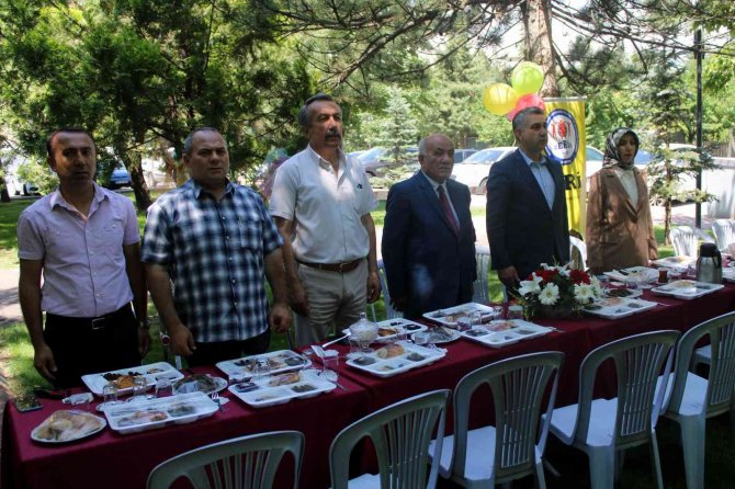 Zihinsel engelli vatandaşlar geleneksel bahar şenliklerinde bir araya geldi