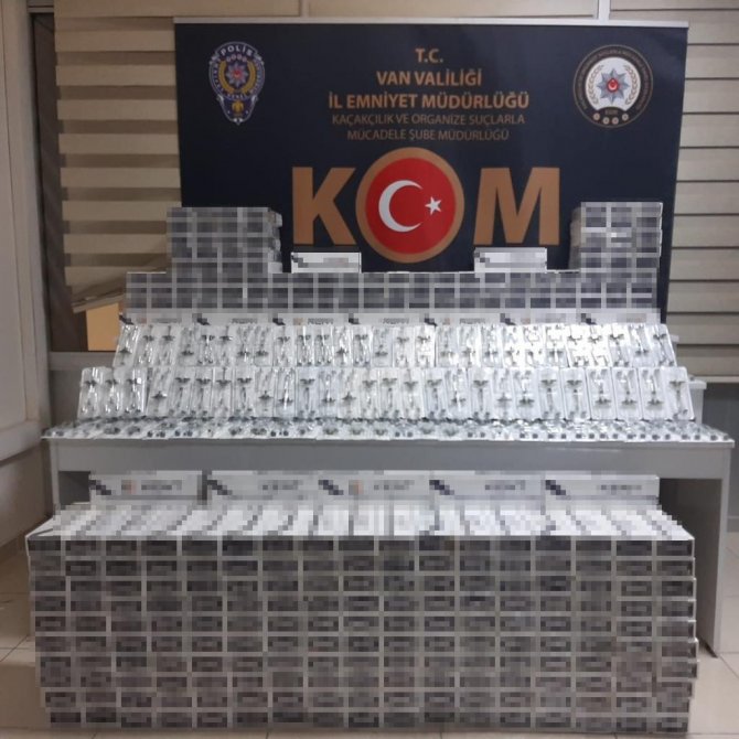 2 milyon 500 bin liralık kaçak botoks ilacı, sigara ve makaron ele geçirildi