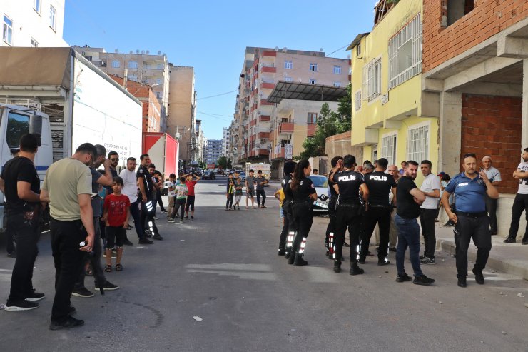 Amca çocukları arasında taşlı ve sopalı kavga: 3 yaralı