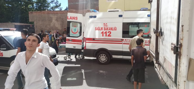 Amca çocukları arasında taşlı ve sopalı kavga: 3 yaralı