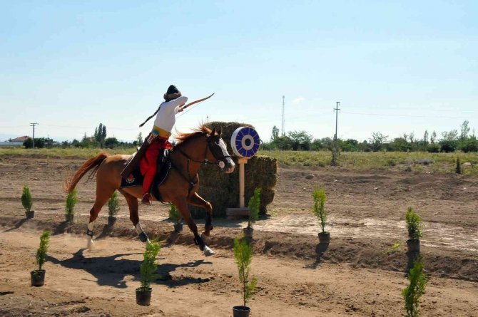 Atlı Okçuluk Doğu Grubu çeyrek final müsabakaları Akşehir’de başladı