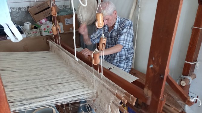 İlerleyen yaşına rağmen mesleğini sürdürüyor