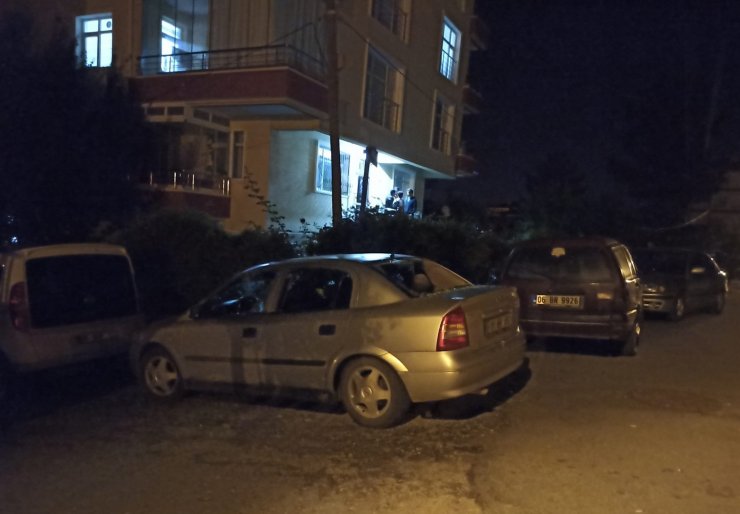 Boşanma aşamasındaki eşini bıçakla yaralayıp, kayınpederini öldürdü