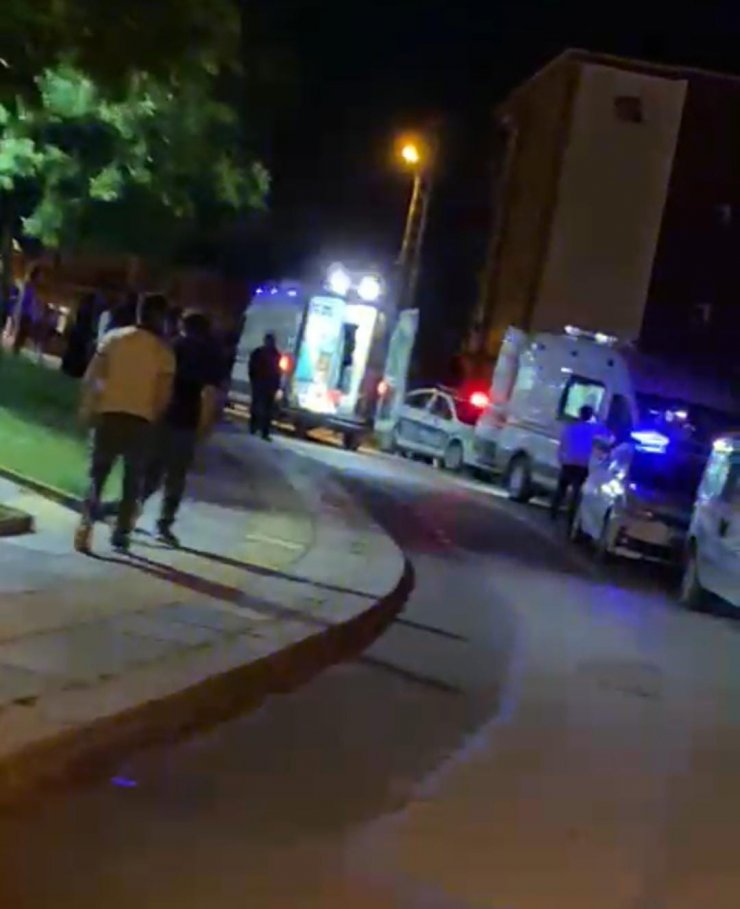 Boşanma aşamasındaki eşini bıçakla yaralayıp, kayınpederini öldürdü