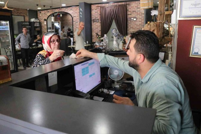 Çalıştırdığı paket servis elemanları tarafından 1 buçuk milyon lira dolandırıldığı iddiası