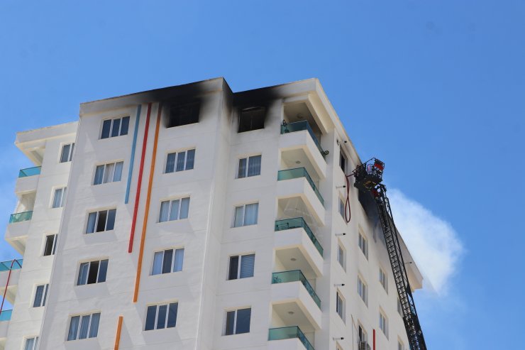 Diyarbakır'da 13 katlı binada yangın; 6 kişi dumandan etkilendi