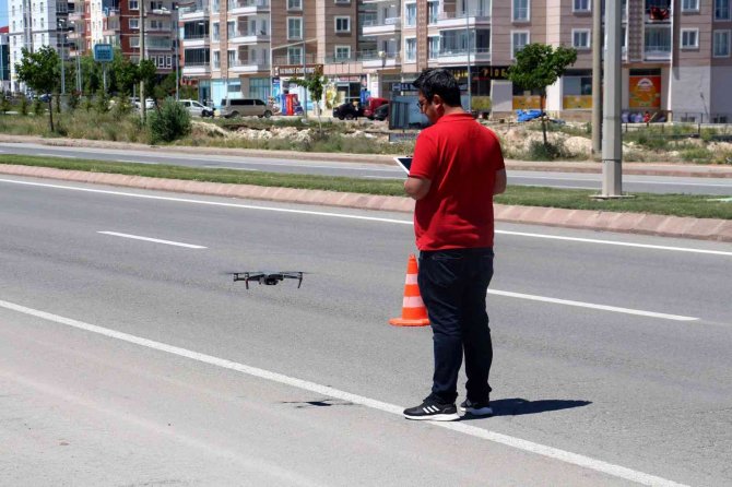 Dronlu denetimde kırmızı ışık ihlali yapan sürücülere ceza