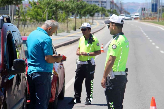 Dronlu denetimde kırmızı ışık ihlali yapan sürücülere ceza