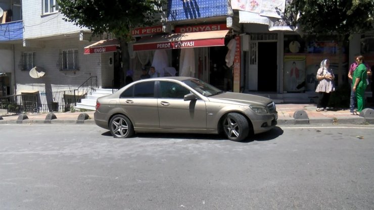 Evlerinin önünde silahlı saldırıya uğradılar