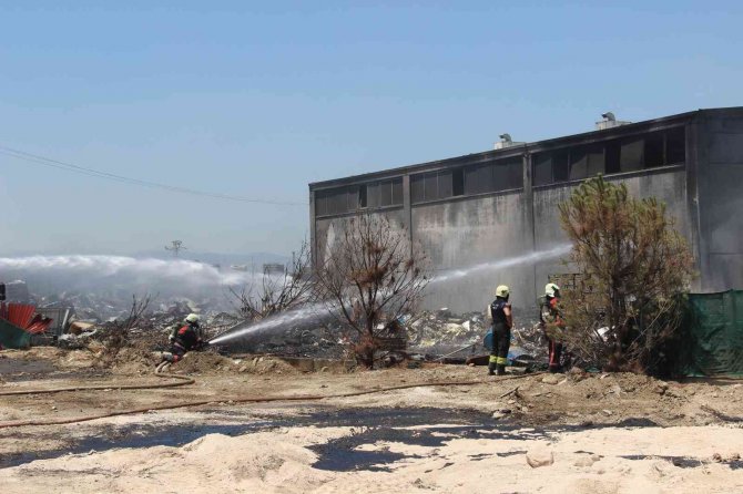 Fabrikadaki yangın sonrası zehirli gaz paniği