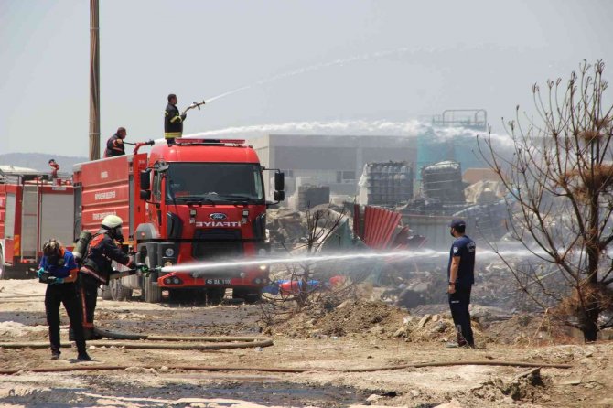 Fabrikadaki yangın sonrası zehirli gaz paniği