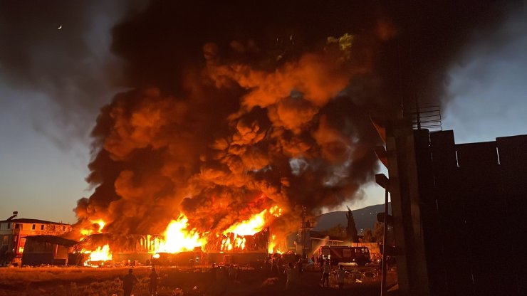 Geri dönüşüm fabrikasında yangın