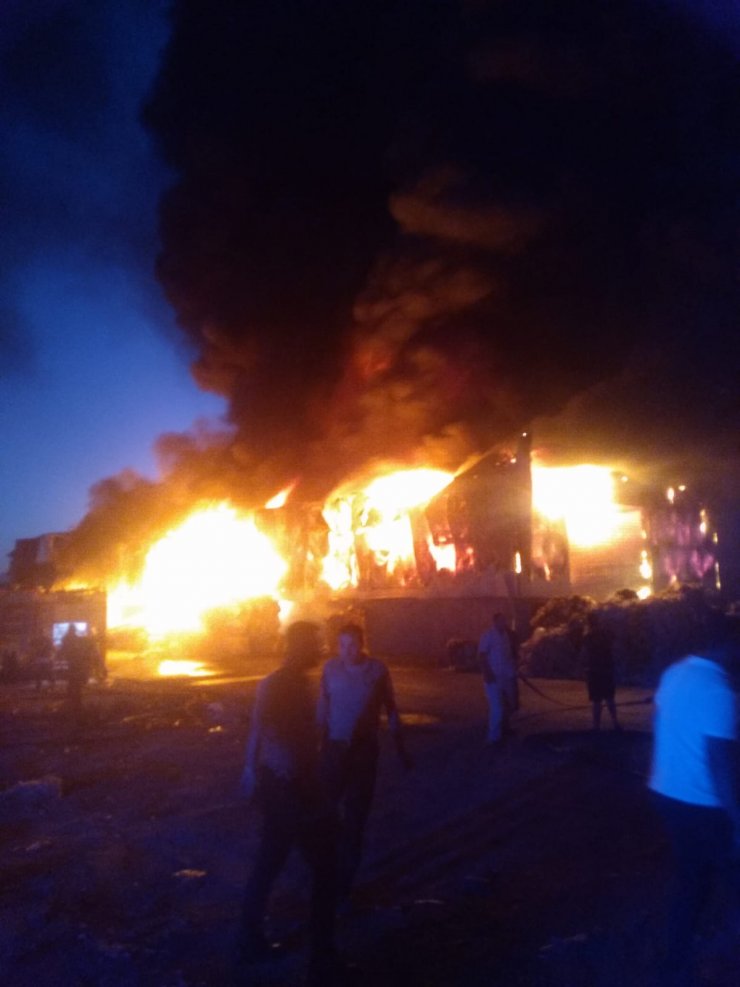 Geri dönüşüm fabrikasında yangın