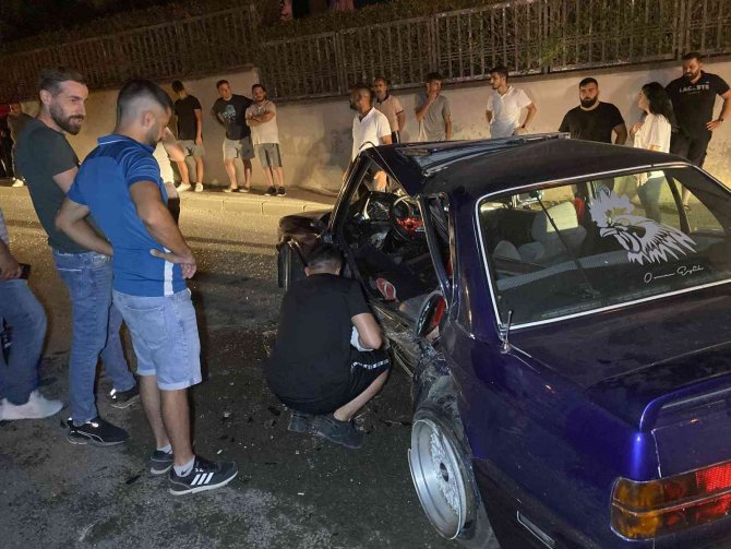 İki otomobil çarpıştı: 1’i ağır 2 yaralı