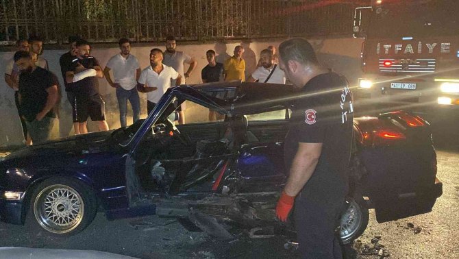 İki otomobil çarpıştı: 1’i ağır 2 yaralı