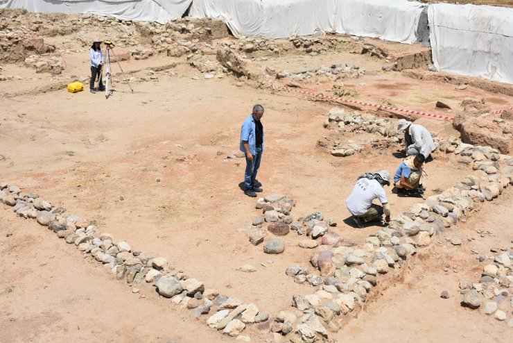  İzmir'in ilk kadınları dikim için bu aletleri kullanıyordu