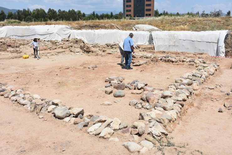  İzmir'in ilk kadınları dikim için bu aletleri kullanıyordu