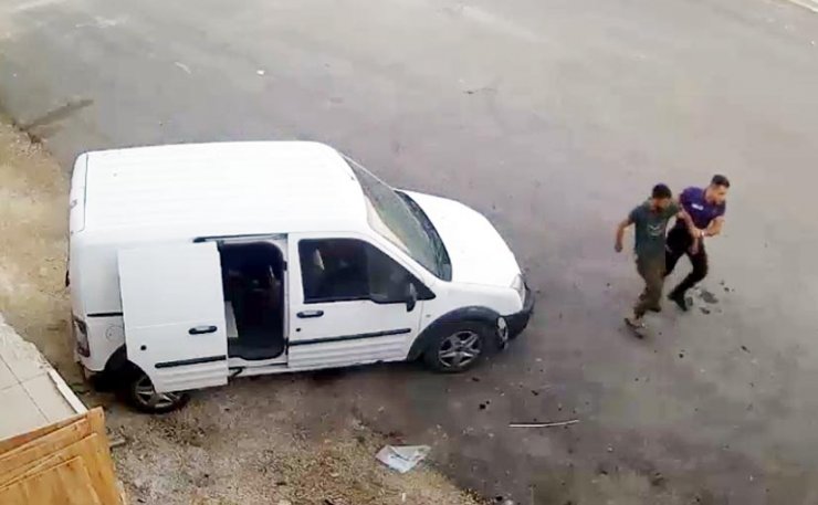 Kablo hırsızlarına suçüstü; o anlar kamerada