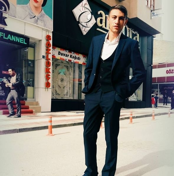 Kaldırıma çarpan motosikletteki 2 genç öldü