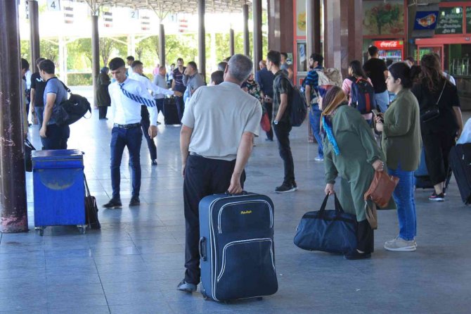 Konya otogarında bayram öncesi sakinlik hakim