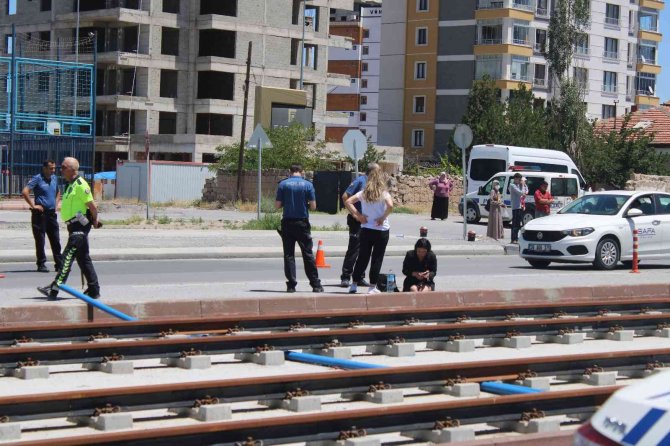 Otomobilin çarptığı zihinsel engelli çocuk ağır yaralandı