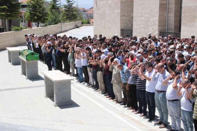 Pencereden düşerek hayatını kaybeden 5 yaşındaki Kuzey’e acı veda