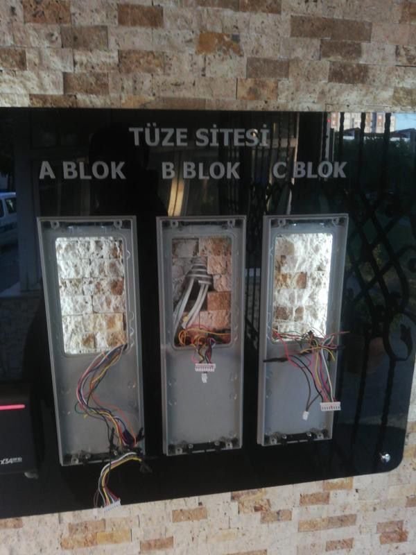 Sitelerin diyafonlarını çalan hırsız kamerada