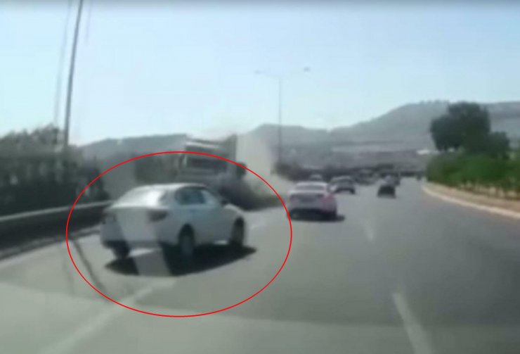 TIR'ın altında kalmaktan son anda kurtulan sürücü: Yaşam ile ölüm arasında gidip geldim