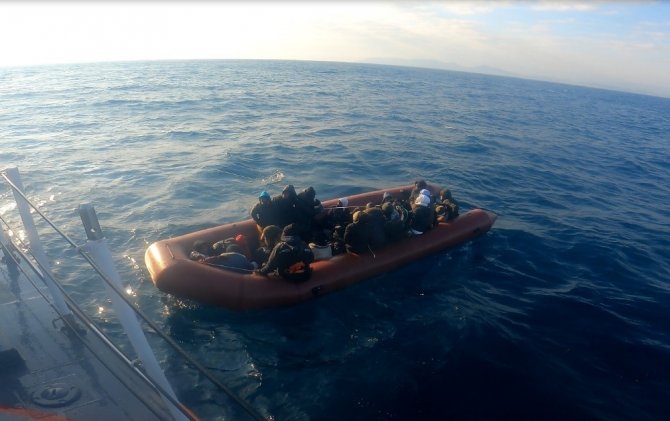 8 bin göçmeni ölüme terk ettiler...Türk Sahil Güvenliği böyle kurtardı