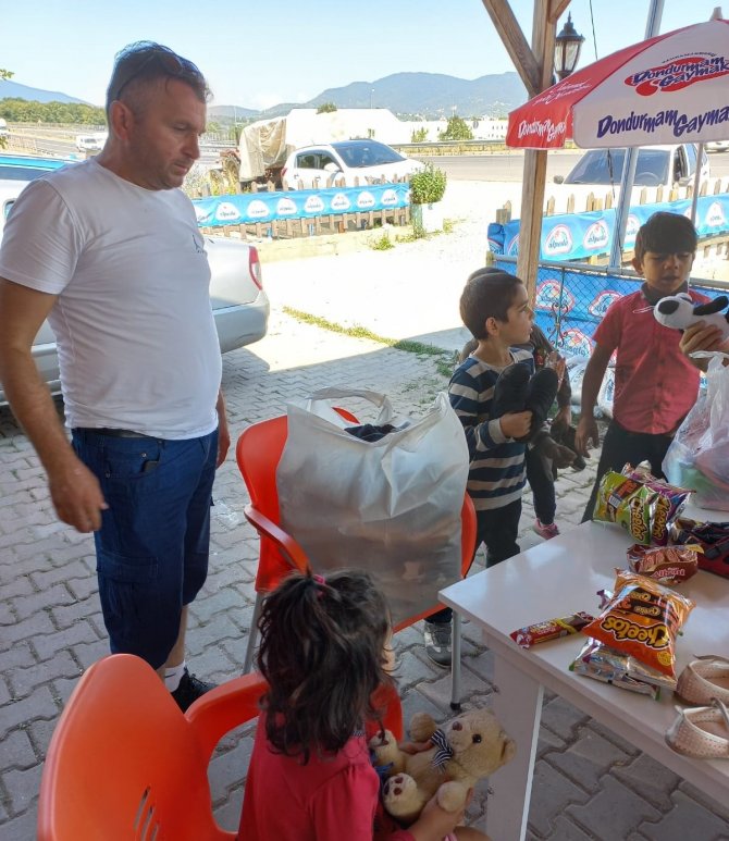 Anneleri tarafından terk edilen 4 çocuğa hayırseverler yardım eli uzattı