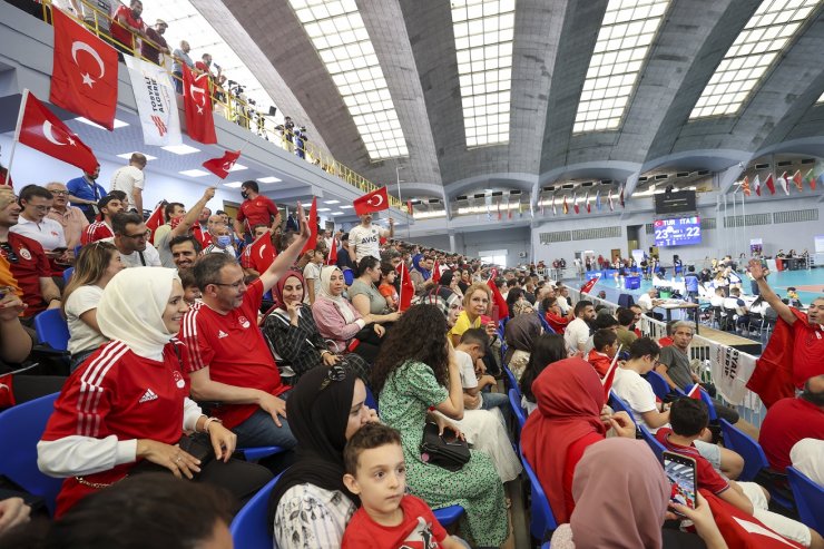 Bakan Kasapoğlu: Akdeniz Oyunları'nda sporcularımız tarih yazıyor