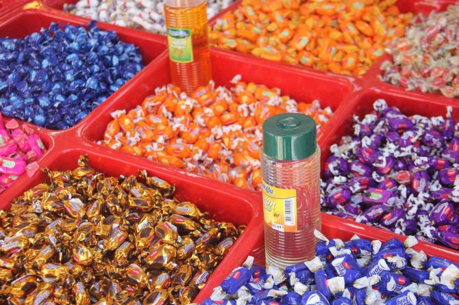 Bayram şekerleri tezgahlardaki yerlerini aldı