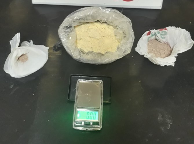 Otobüsteki yolcudan uyuşturucu çıktı