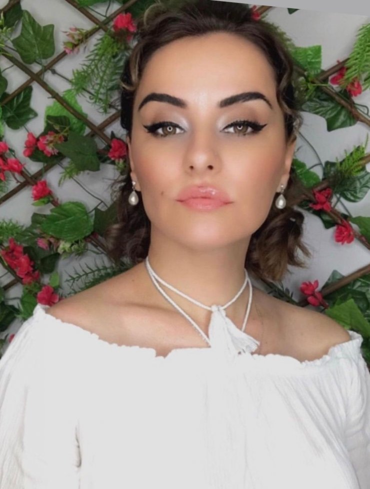 Eski eşinin başından vurduğu Esra toprağa verildi