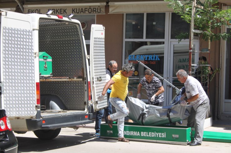 Eski eşinin başından vurduğu Esra toprağa verildi