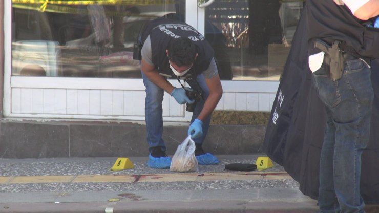 Eski eşinin başından vurduğu Esra toprağa verildi