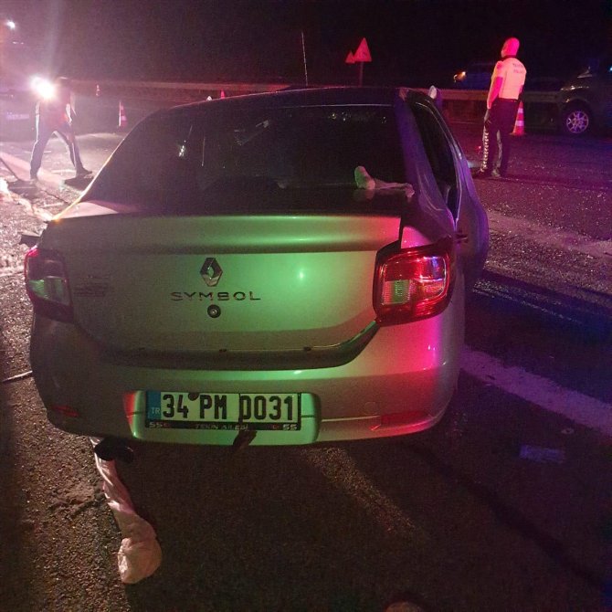 Tırdan kopan lastik kazaya neden oldu