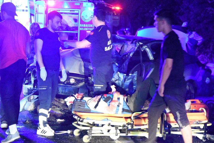 Kamyondan çıkan lastik kazaya yol açtı; 5 yaralı