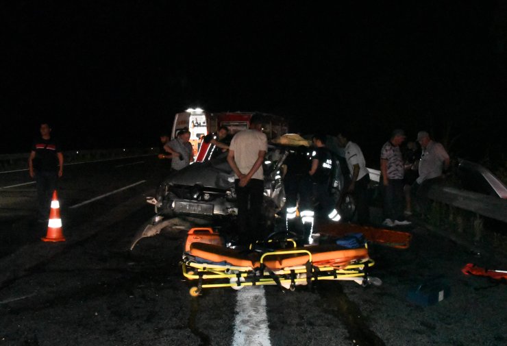 Kamyondan çıkan lastik kazaya yol açtı; 5 yaralı