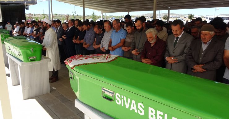 Kazada ölen Betül öğretmen ile eşi son yolculuklarına uğurlandı