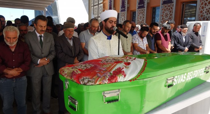 Kazada ölen Betül öğretmen ile eşi son yolculuklarına uğurlandı