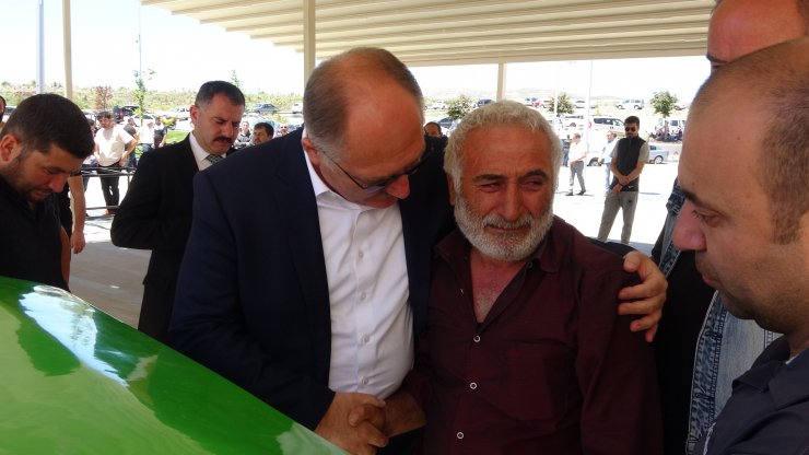 Kazada ölen Betül öğretmen ile eşi son yolculuklarına uğurlandı