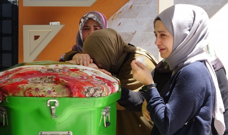 Kazada ölen Betül öğretmen ile eşi son yolculuklarına uğurlandı